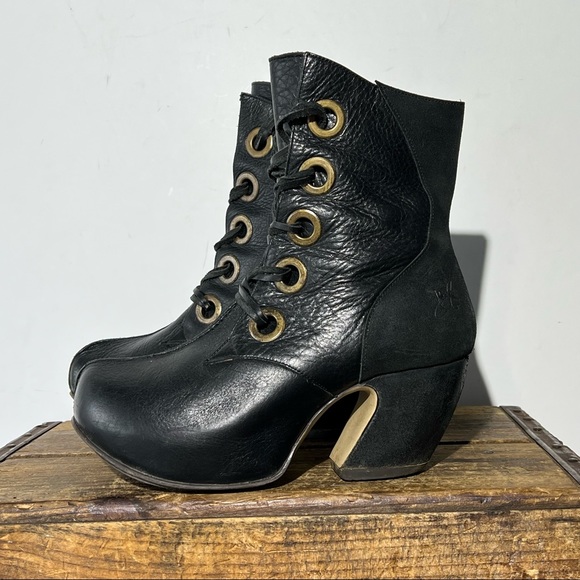 JOHN FLUEVOG black leather lace up goth chunk heel US 7.5 - Picture 8 of 10